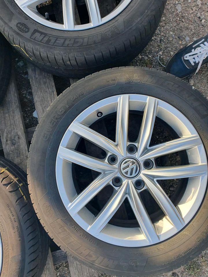 VW Golf 7 Alufelgen Hita Sommerreifen 205/55 R16 5G0601025CS in Essen