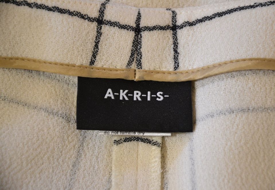 Akris Short in Creme/Schwarz in Biberach an der Riß