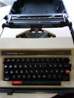 Schreibmaschine mit Koffer Nordrhein-Westfalen - Beckum Vorschau