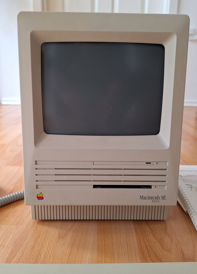 Apple Macintosh SE FDHD mit Maus Tastatur BlueSCSI und Zubehör in Schwerin