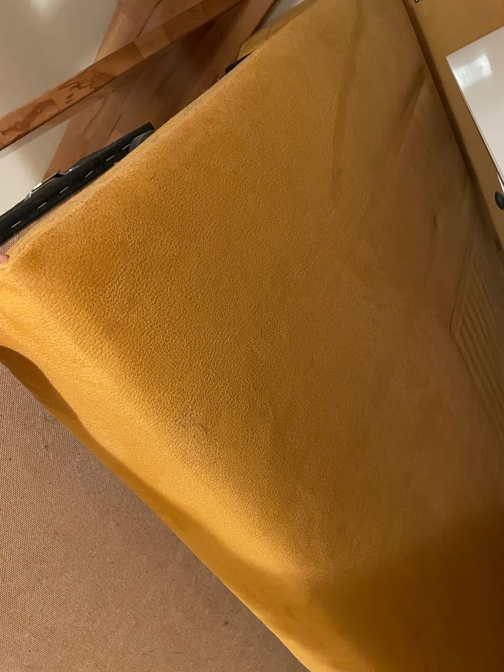 ausziehbare Schlafcouch L-Form ockerfarben in Esthal