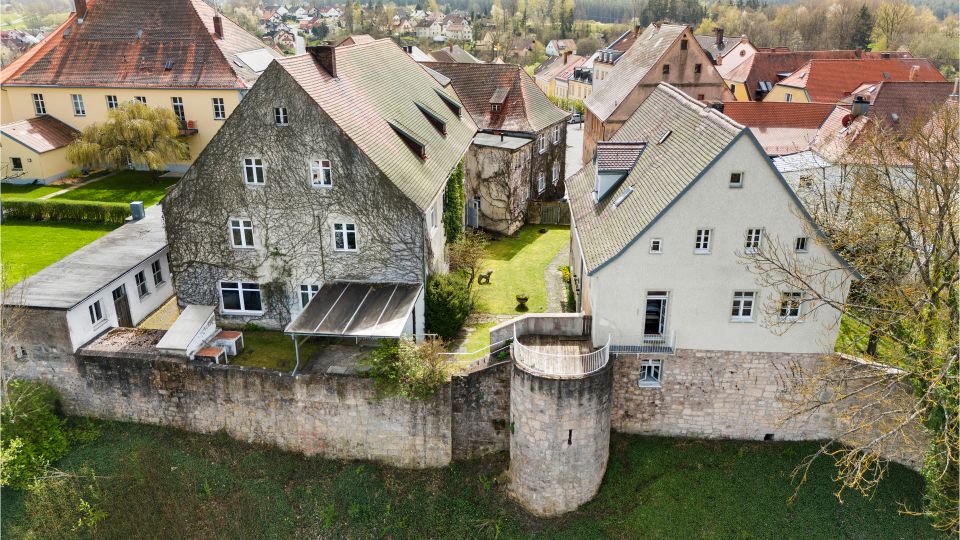 400€/qm Nutzfläche! Denkmalgeschütztes Fabrikgebäude mit Wohnhaus in Innenstadtlage in Creußen