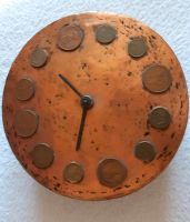 VINTAGE Kupfer Uhr.  Gefäß mit applizierten Kupfermünzen Frankfurt am Main - Bockenheim Vorschau