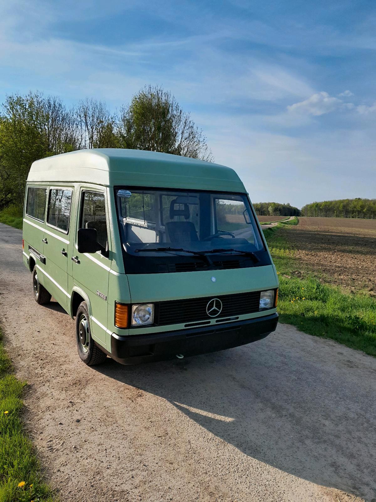 Abbildung des Autos Mercedes Benz MB 100 lan…