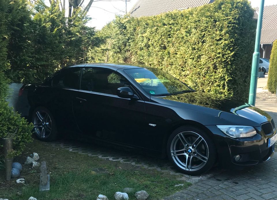 BMW 320 D Cabrio E93 - M-Line - Leder - Xenon - Navi - Keyless in Kalkar