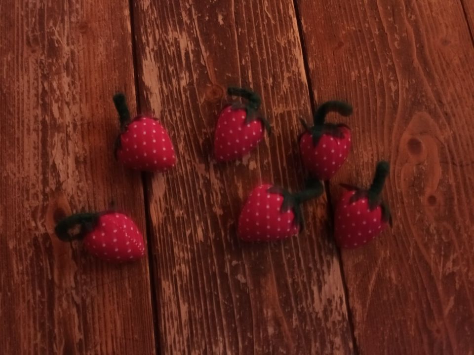 Deko Set "Stoff Erdbeeren" in Kaisheim