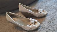 Sommer Pumps 37 beige Hessen - Obertshausen Vorschau