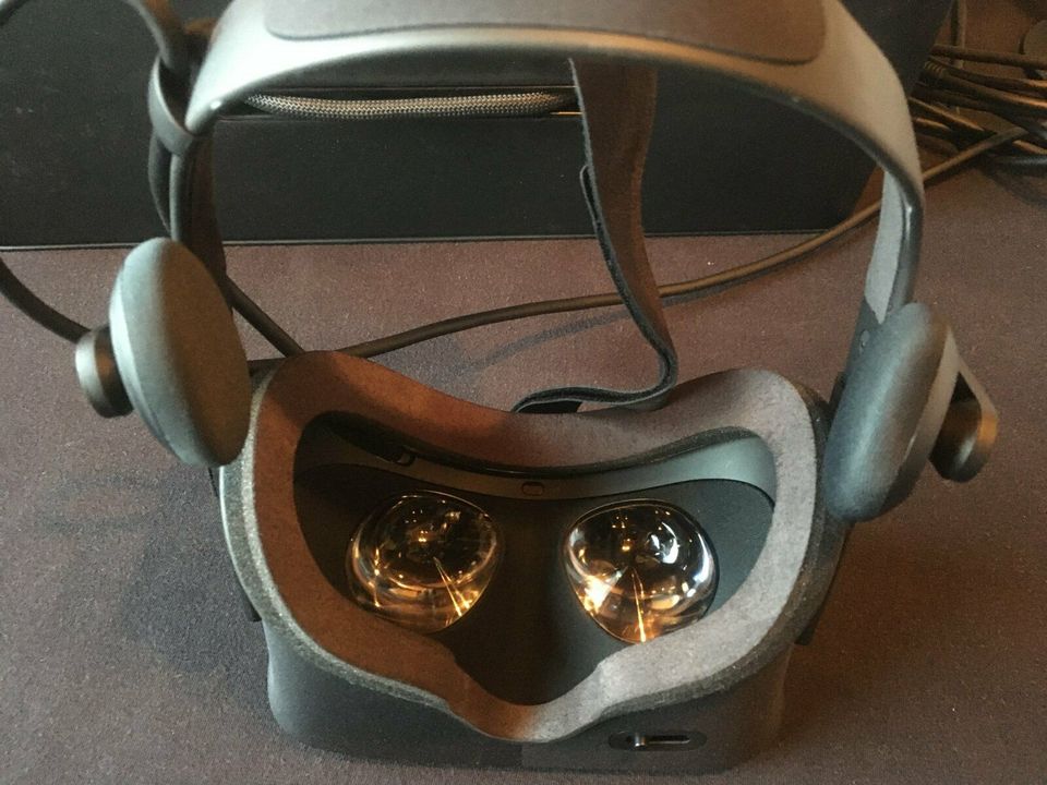 Oculus Rift CV1 Headset mit Xbox One Controller, Sensor etc. in Langenaltheim