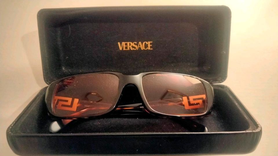 Versace Sonnenbrille mit Etui, Vintage, original in Konstanz