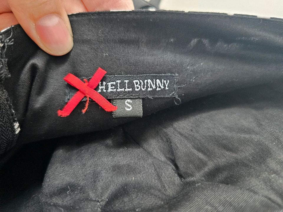 Hell Bunny Neckholderkleid Rockabillykleid Kirschen in Althengstett