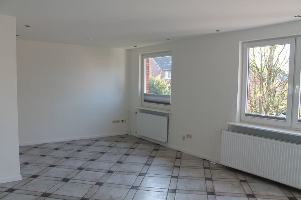 Husum: 2,5 Zimmer Wohnung zu vermieten 75 m² Wohnfläche +Keller in Husum