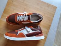 Clarks Leder-Sneaker NEU und ungetragen | weiß/rot/orange Gr. 44 Frankfurt am Main - Sachsenhausen Vorschau