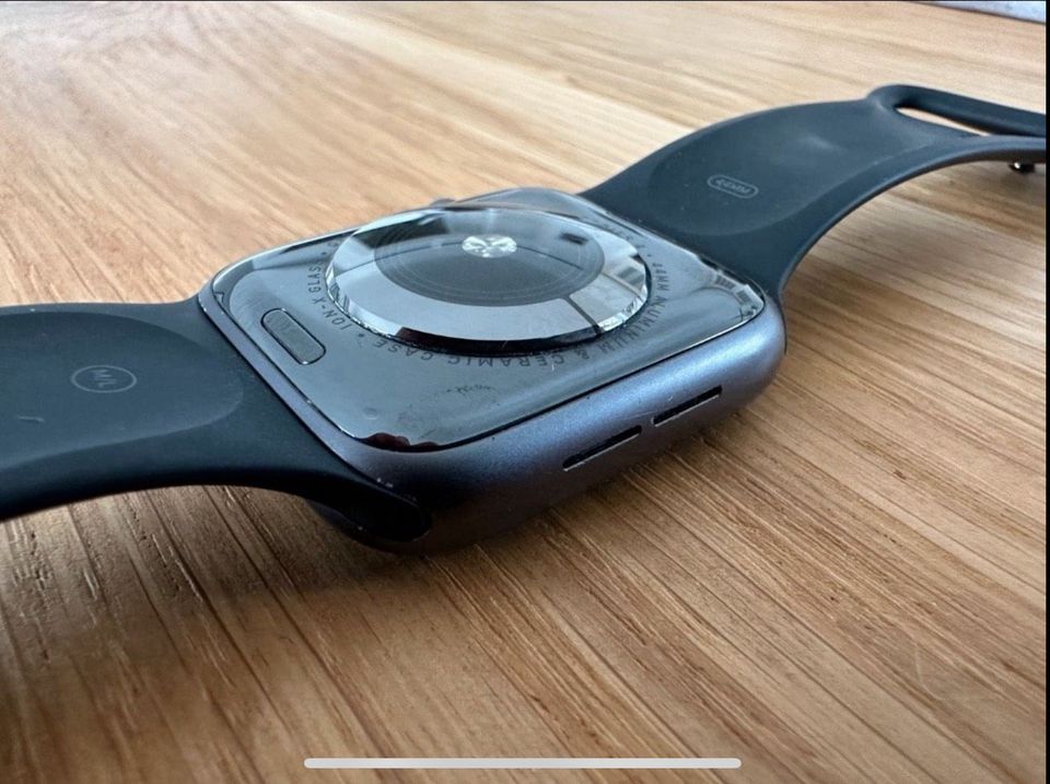 Apple Watch 4 44mm schwarz OVP in Flintbek