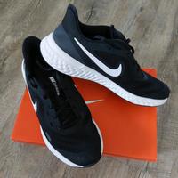 NIKE Revolution 5 (GS) Damen Gr. 40 Laufschuhe  Sneaker wie NEU Nordrhein-Westfalen - Recklinghausen Vorschau
