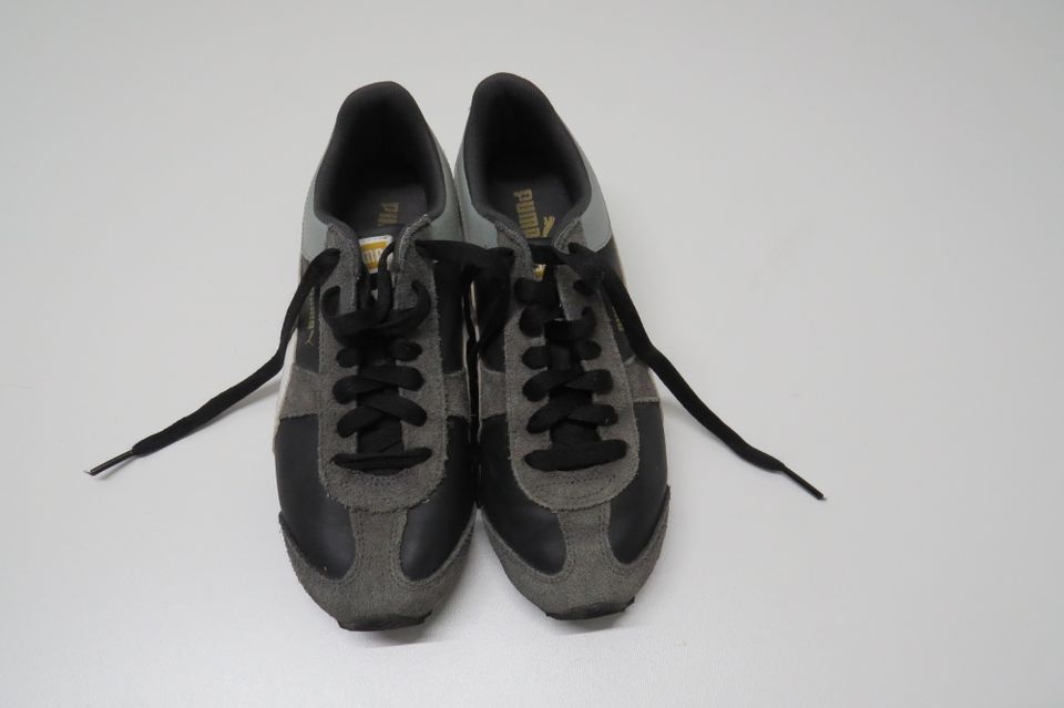 Puma Sneaker 36 schwarz grau 3,5 in Untermerzbach