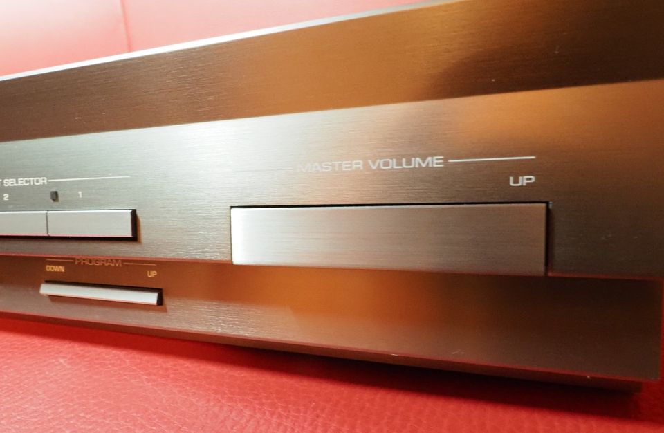 Yamaha DSP 3000 Stereo-Multikanal-Vorverstärker in Langsur