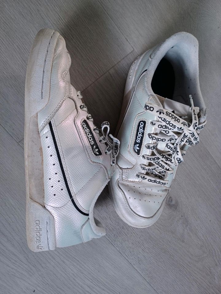 Adidas Sneaker Schuhe Damen weiß Gr. 39 in Falkenberg/Elster