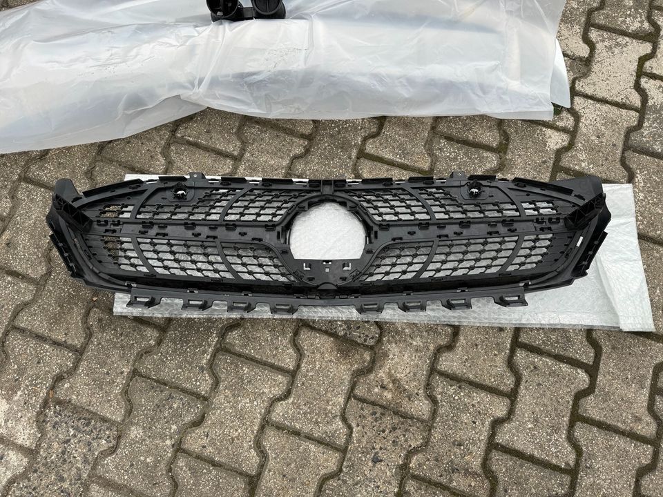 Mercedes CLA W118 Kühlergrill Grill A1188880000 in Herne