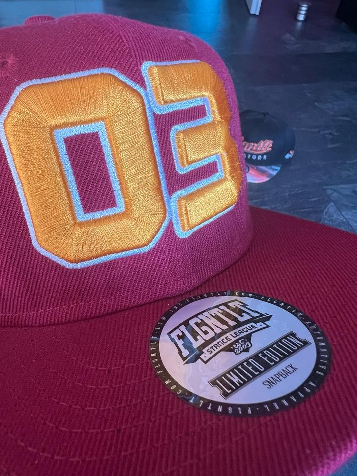 FLGNTLT Snapbacks 4 Stück Caps + limitierte Carbon Genetics Cap in Arberg