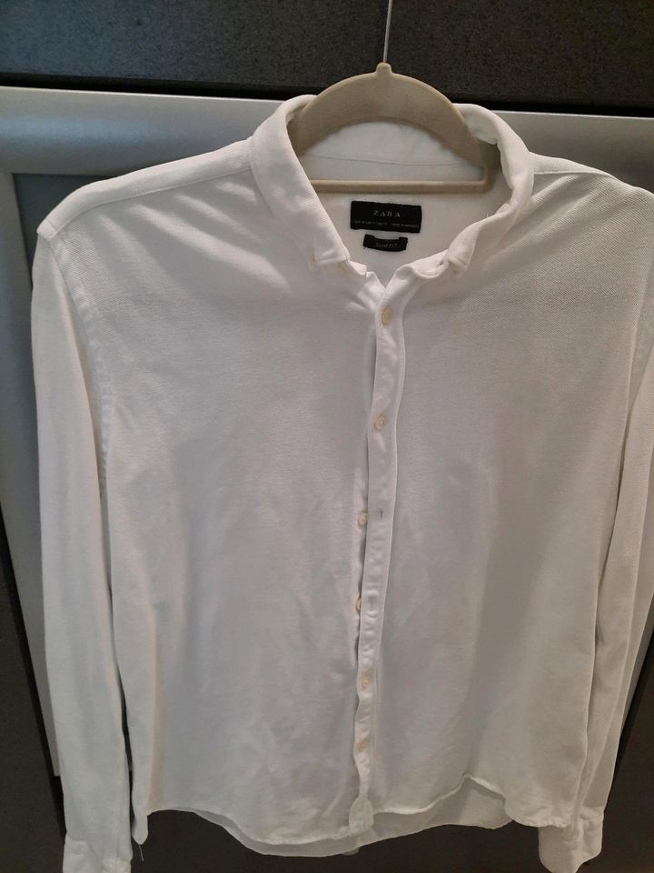 Hemd,weiß, Gr.M. Etwas größerer Stoff. 3€ in Wawern Saar