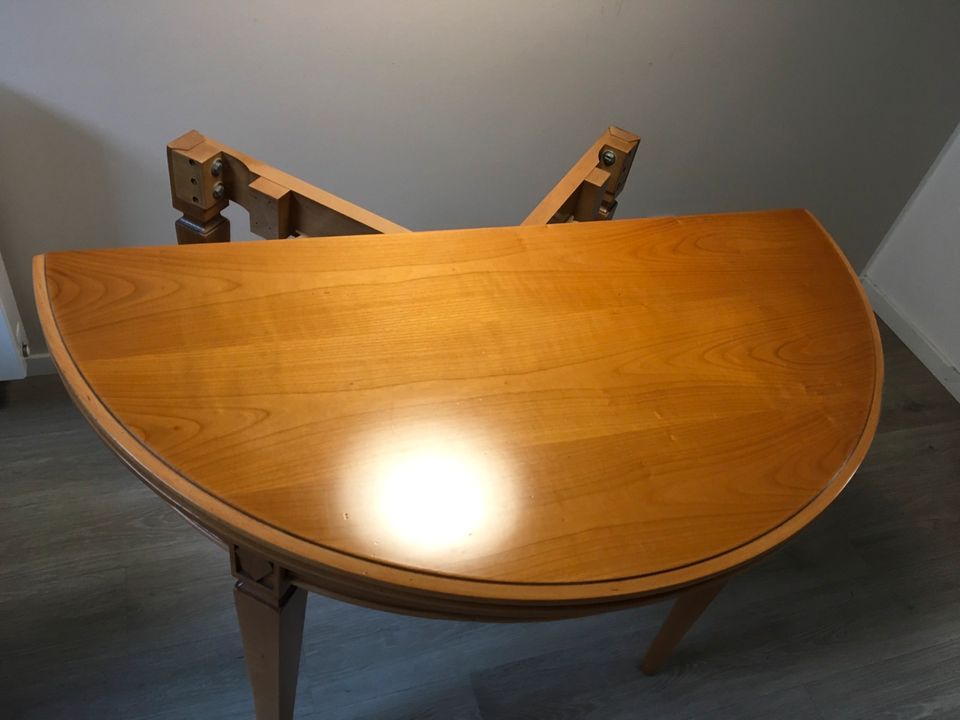 Selva  Konsole, runder Tisch 1.10 Meter Durchmesser mit Schublade in Paderborn