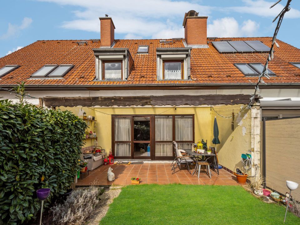 Charmantes Reihenmittelhaus mit Wohnkomfort und idyllischem Gartenblick in Berlin - Marienfelde in Berlin