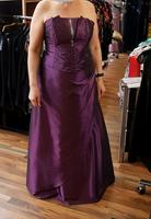 Schönes Abendkleid lila Gr.42/44 Le Kress Niedersachsen - Lehrte Vorschau