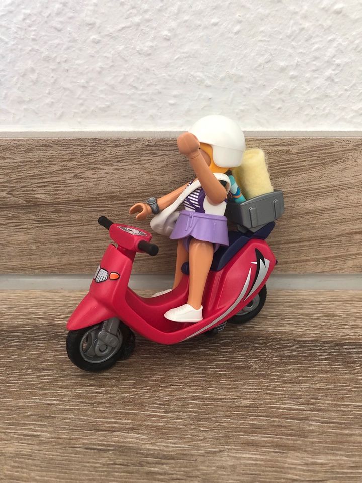 ⭐️ Playmobil Mädchen mit Roller ⭐️ in Schwieberdingen