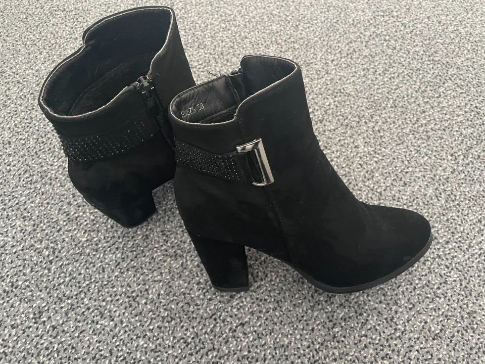 Stiefeletten Schuhe Stiefel blockabsatz velours 38 37 schwarz hig in München