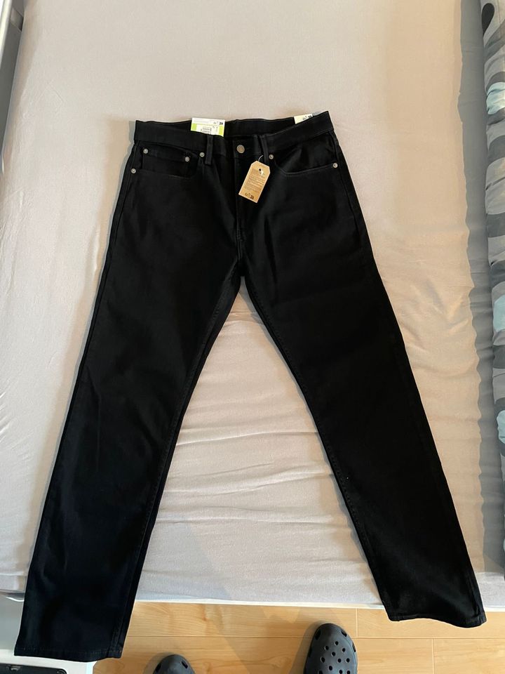 Schwarze Levi‘s Jeans neu mit Etikett (Größe 34/32) in Pfungstadt