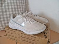 ☆ NIKE Revolution Hallensportschuh weiß Gr.  40 / 8,5 / 6 ☆ Baden-Württemberg - Oberderdingen Vorschau