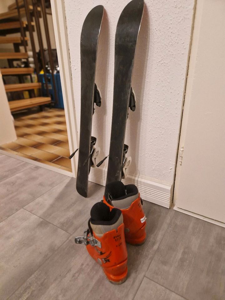 Skier 78 cm mit Skischuhe gr 18 in München