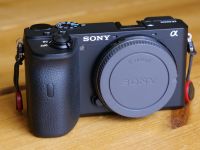 Sony Alpha 6600 mit Kit-Objektiv, Zubehör und Rollei-Rucksack Berlin - Neukölln Vorschau