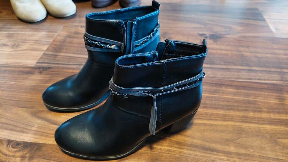 NEU mit Etikett* Damenstiefel Größe 37 schwarz Absatz Lederimitat in Bottrop