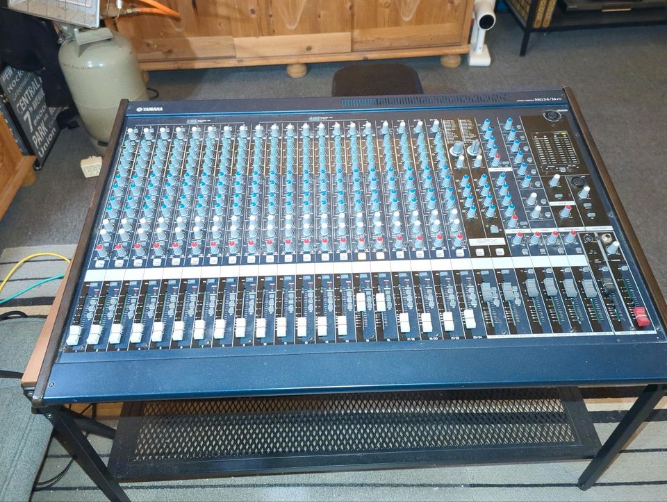 Yamaha MG24/14 fx Mixer in Stapelfeld