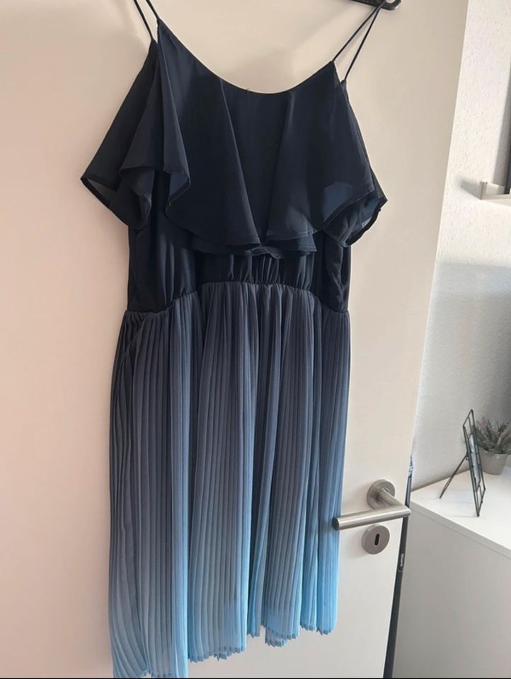 Neu mit Etikett!!❤️Vero Moda Kleid S dunkelblau mit Farbübergang in Kiedrich