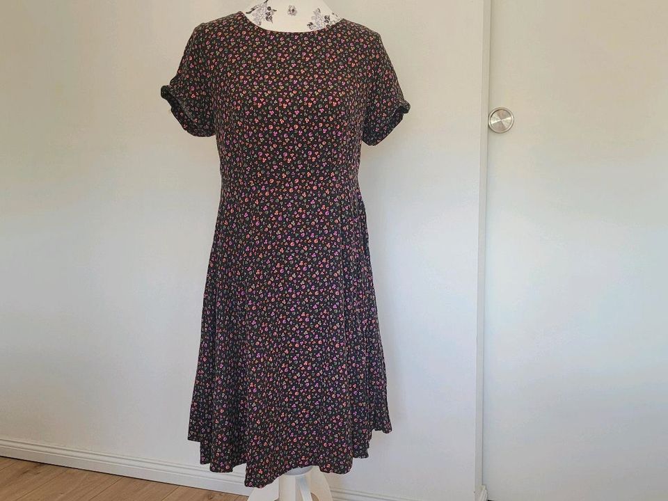 **H&M Kleid Gr. 44 Sommerkleid Blümchen 42 in Magdeburg