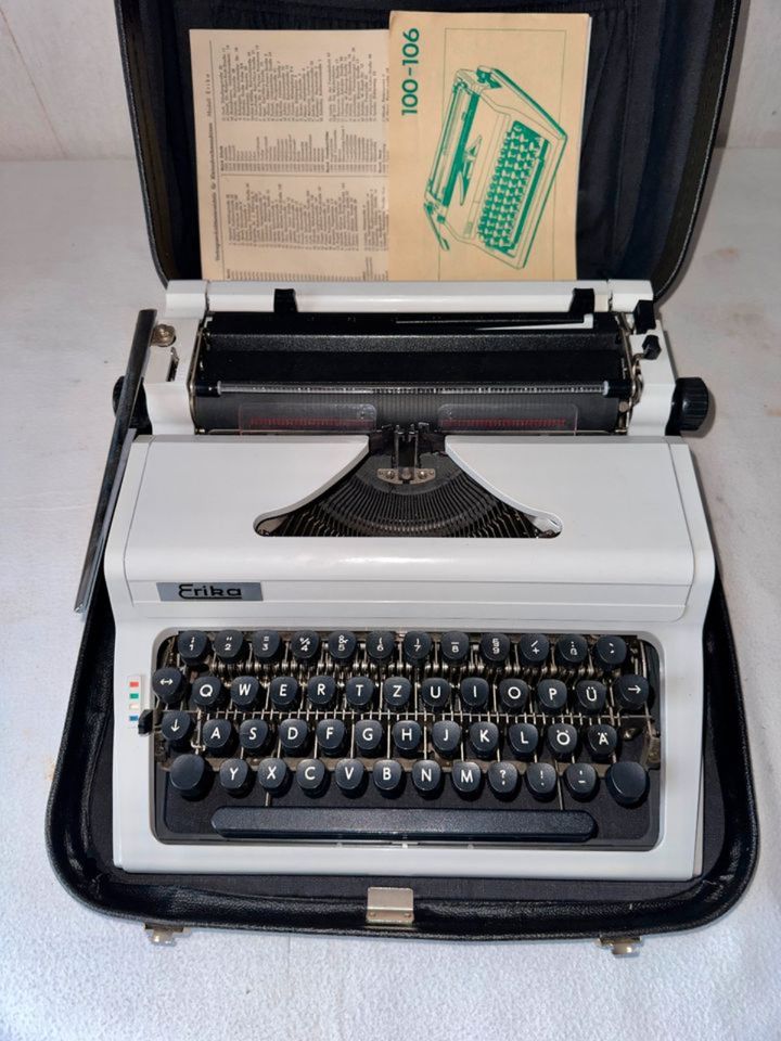 Schreibmaschine Erika DDR Retro Kult Vintage in Löbau