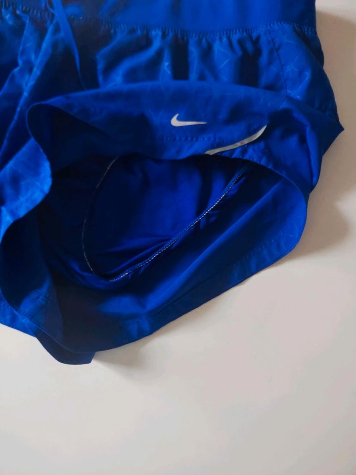 Neu Nike Shorts Gr.XL blau lila Fitness Sport in Bielefeld