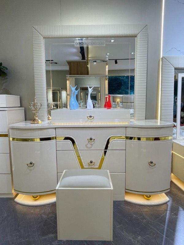 Luxus Schlafzimmer komplett Set mit 6 Teilig Hochglanz Beige+Gold in Leverkusen