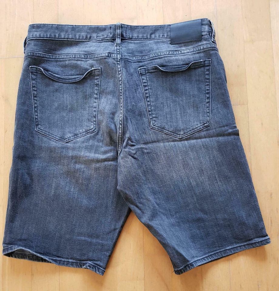 Kurze Jeans-Hose für Herren, Gr. 32 (XL), neuwertig in Fürstenwalde (Spree)