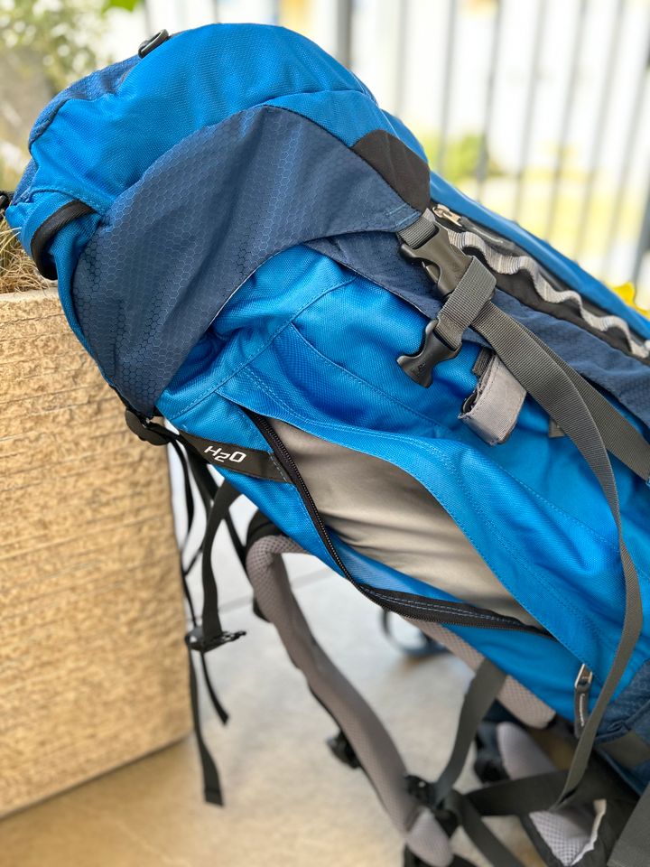 Deuter Rucksack (VERMIETUNG) + Sonnen/ Regenschutz + Solar in Hennigsdorf