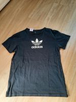 Top neuwertiges Adidas Shirt in Gr 164 Dresden - Niedersedlitz Vorschau