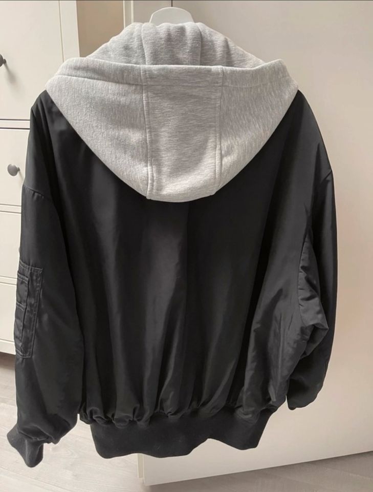 Bomber Jacke von Zara in Größe XS in Erftstadt