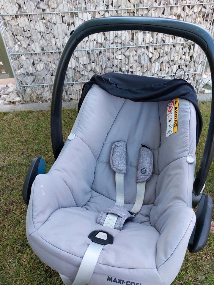 Babyschale, Autositz, mit Babyeinsatz, Maxi Cosi, Rock in Ansbach