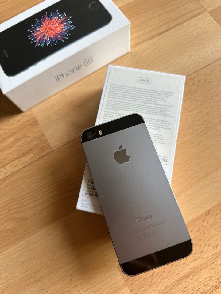 iPhone SE 64GB in Lübeck