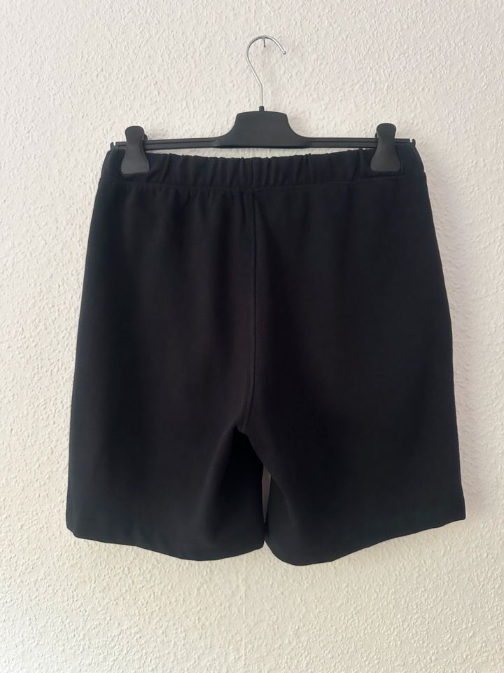 NEU NFL Shorts Sweatshorts kurze Hose schwarz Größe M in Koblenz