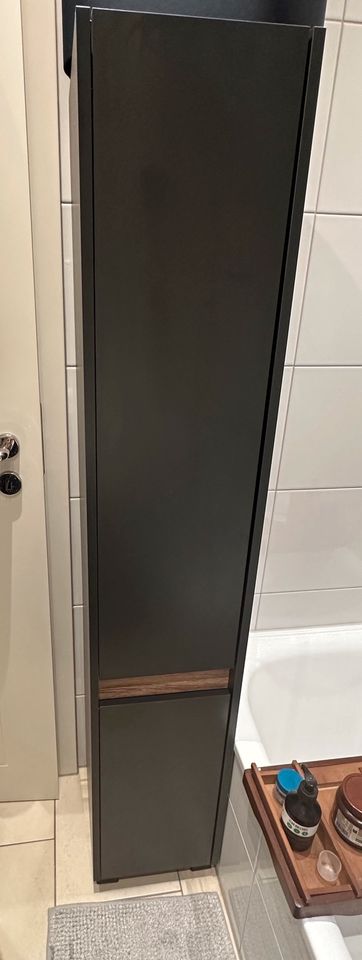 Hochschrank und Waschbeckenunterschrank fürs Bad in Köln