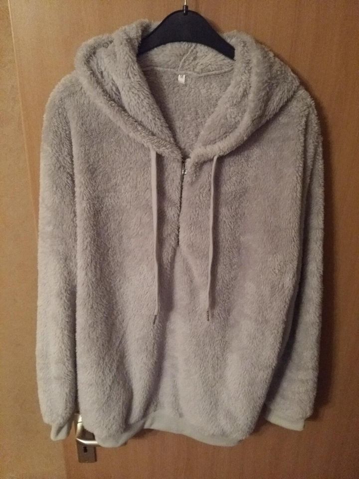 Flausch - Hoodie in M in Wolfhagen 