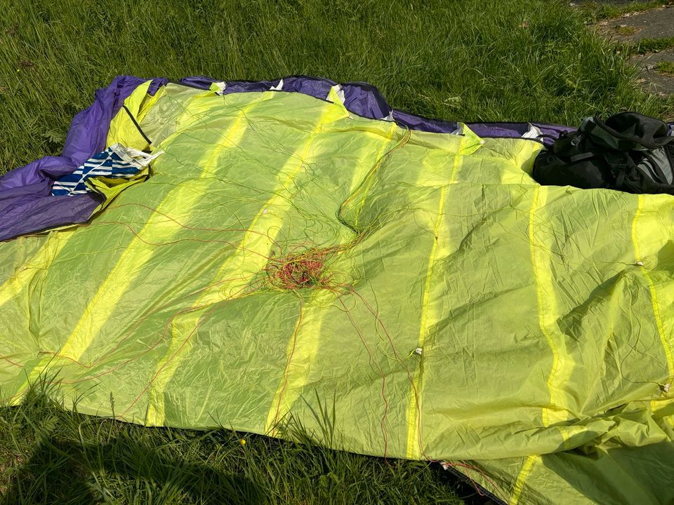 Paragliding Set , Rückenmotor , 2 Schirme und Retter in Ilmenau